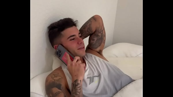 LunaBlackx encuentra a su roommate Rauw Gallego MASTURBANDOSE, terminan FOLLANO DURO