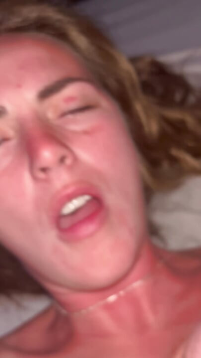 Watch her have a orgasm