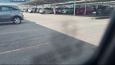 Mulher perdida no supermercado!E levada pro apartamento de um homem que a encontrou! Ela foi pro seu apartamento pra eles foder e pediu pra gozar tudo dentro do seu cu!