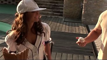 Sweet whore enjoys in jacuzzi sex